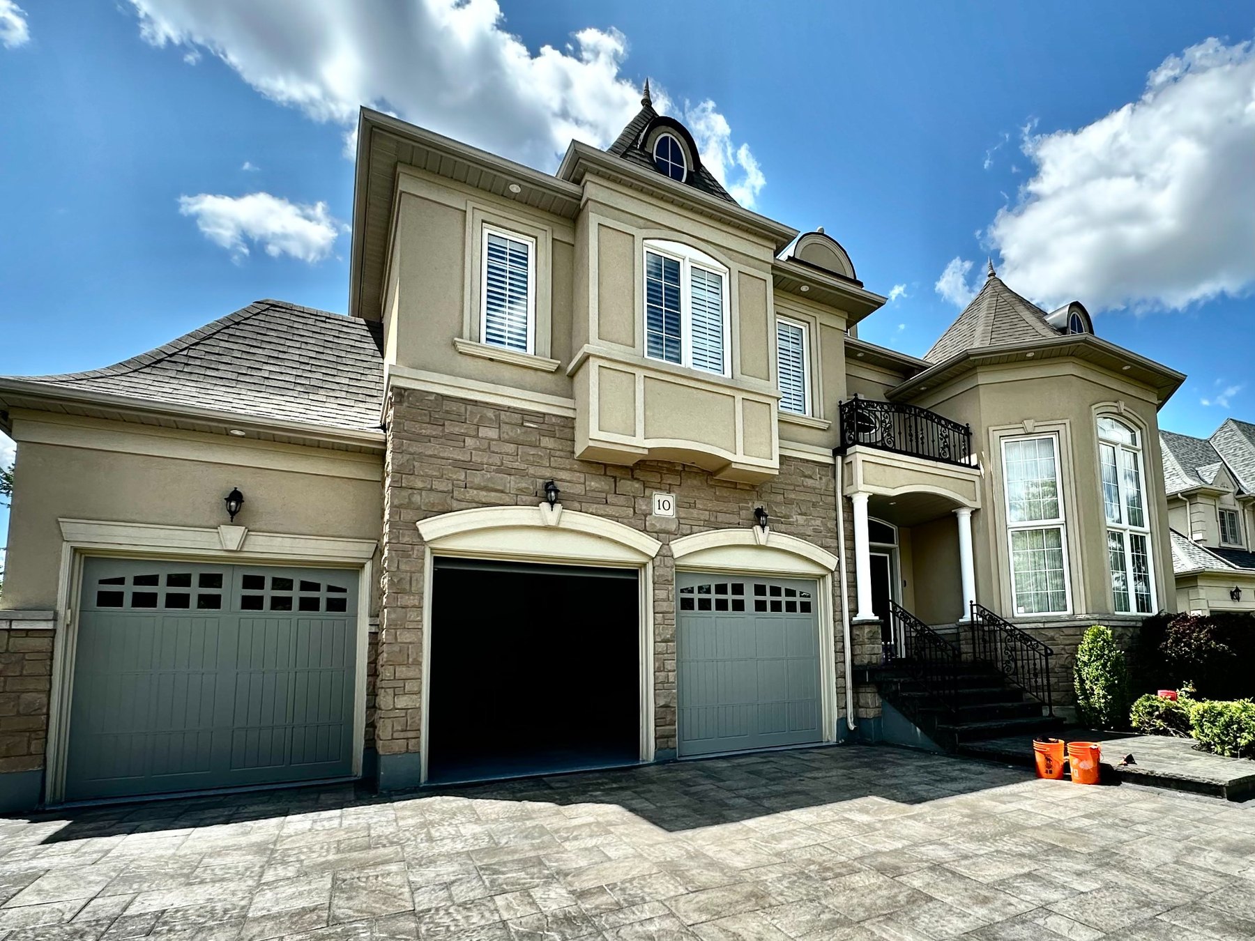 Professionally cleaned residential windows